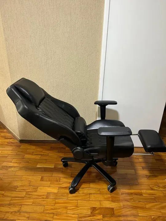 Cadeira Gamer Mad Racer V16 preta em couro legítimo edição limitada numerada - seminova - Foto 4