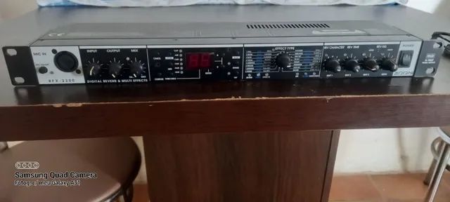 Zoom RFX 2200 Rack efects