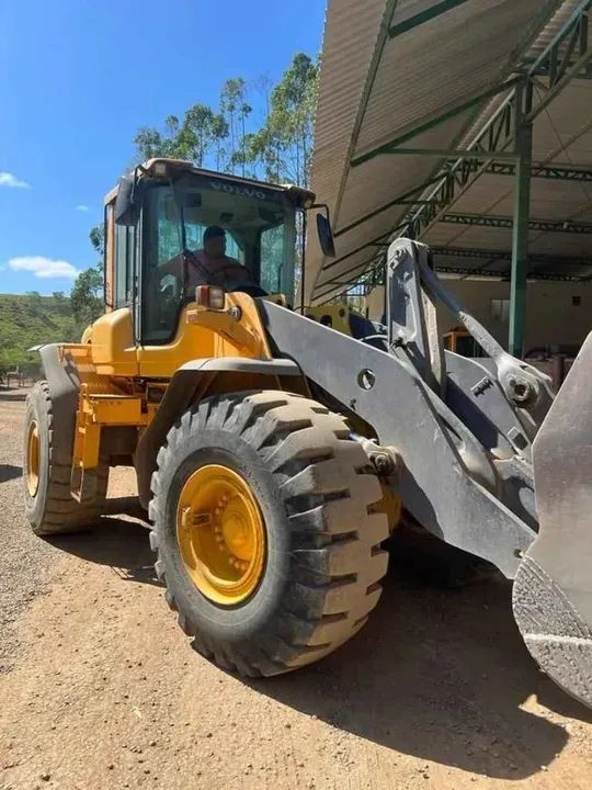 Pá Carregadeira Volvo L120-F Ano 2010 - Foto 3