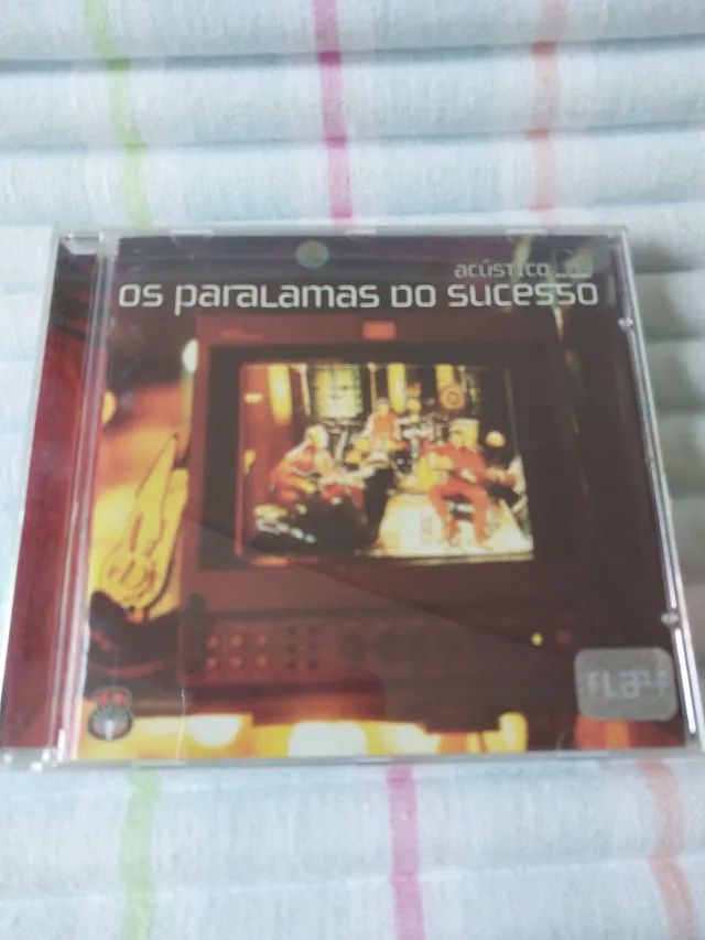 CDs os paralamas do sucesso. 