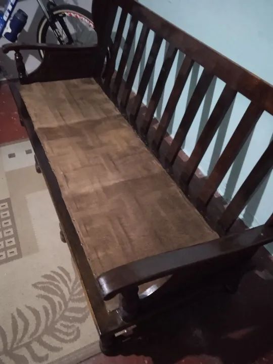 Sofá em mogno65746292315266123