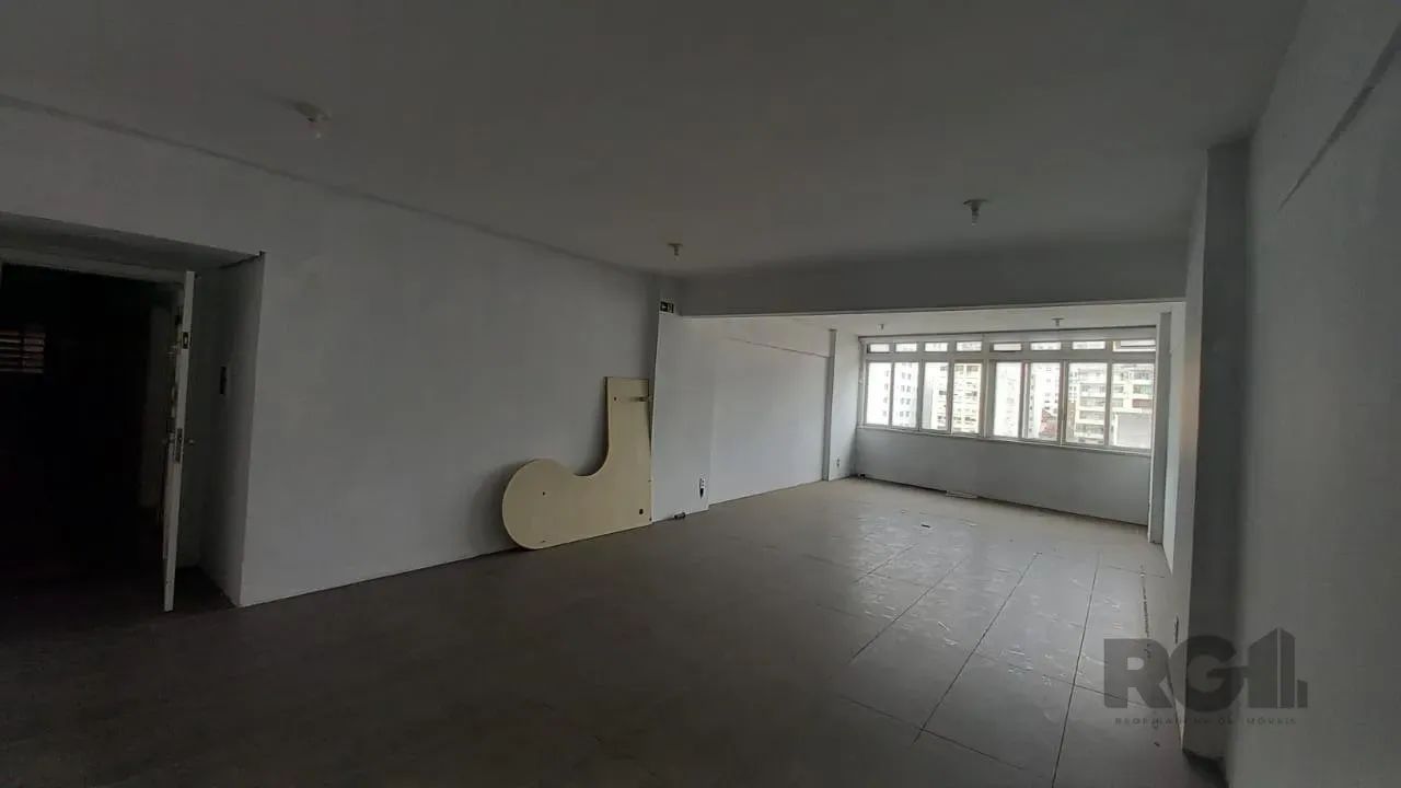 Coliseu vende sala com ótima localização, em andar alto, piso porcelanato, banheiro, esper - Foto 5