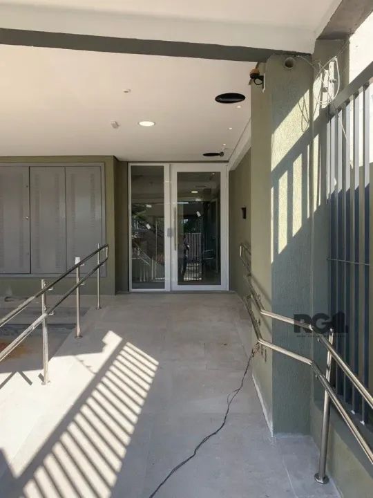 Libertas Imobiliária aluga!Ótimo apartamento no Menino Deus, de 2 dormitórios e vaga. Poss - Foto 12