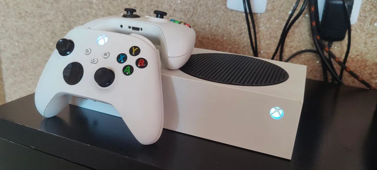 Xbox Series S com 2 Controles - Foto 3