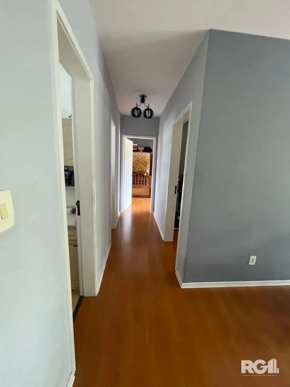 Apartamento de 2 dormitórios sendo um com sacada, sala com sacada, lavabo e banheiro socia - Foto 5
