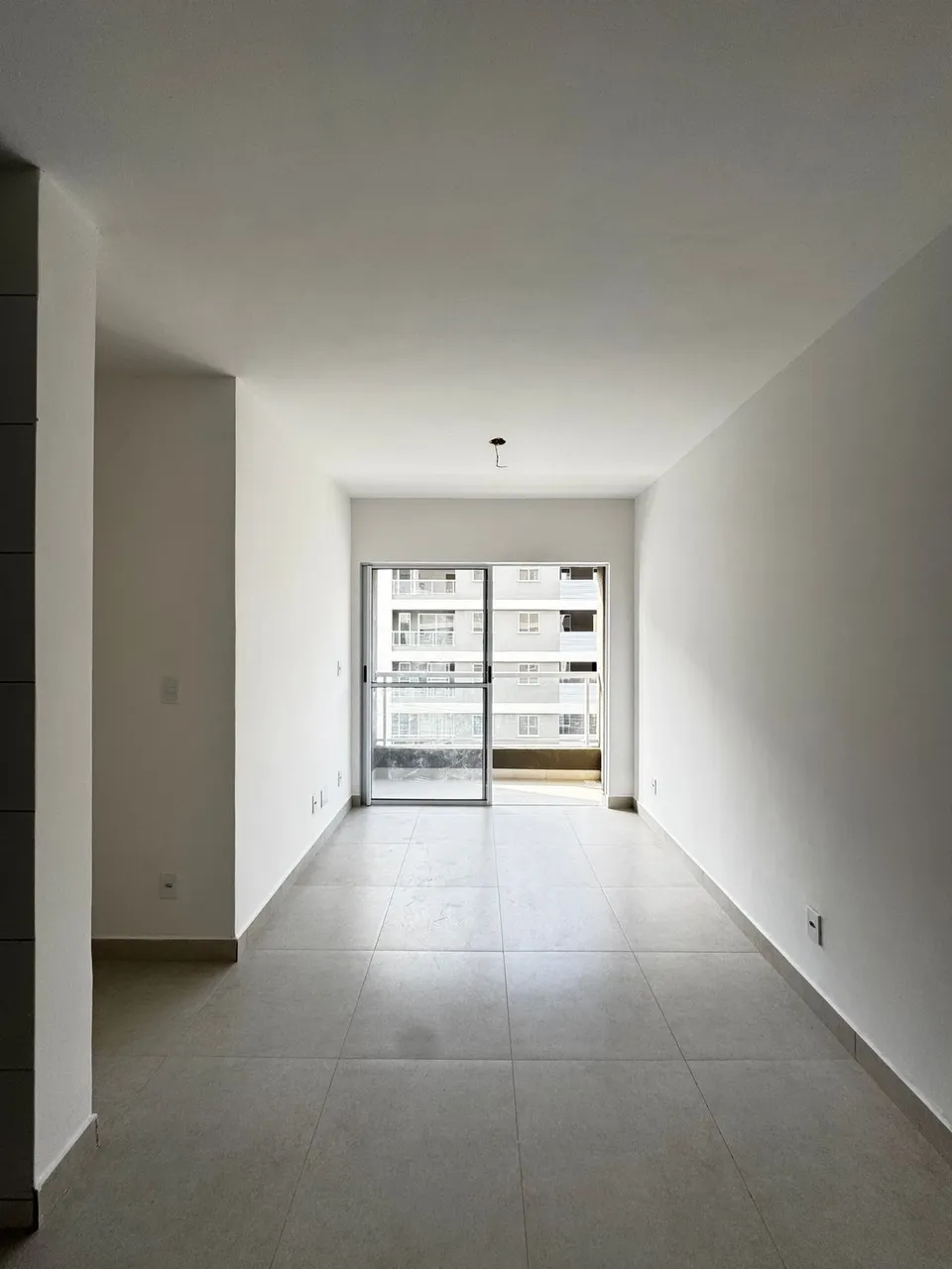 Apartamento novo com 2 quartos próximo do Rangedor