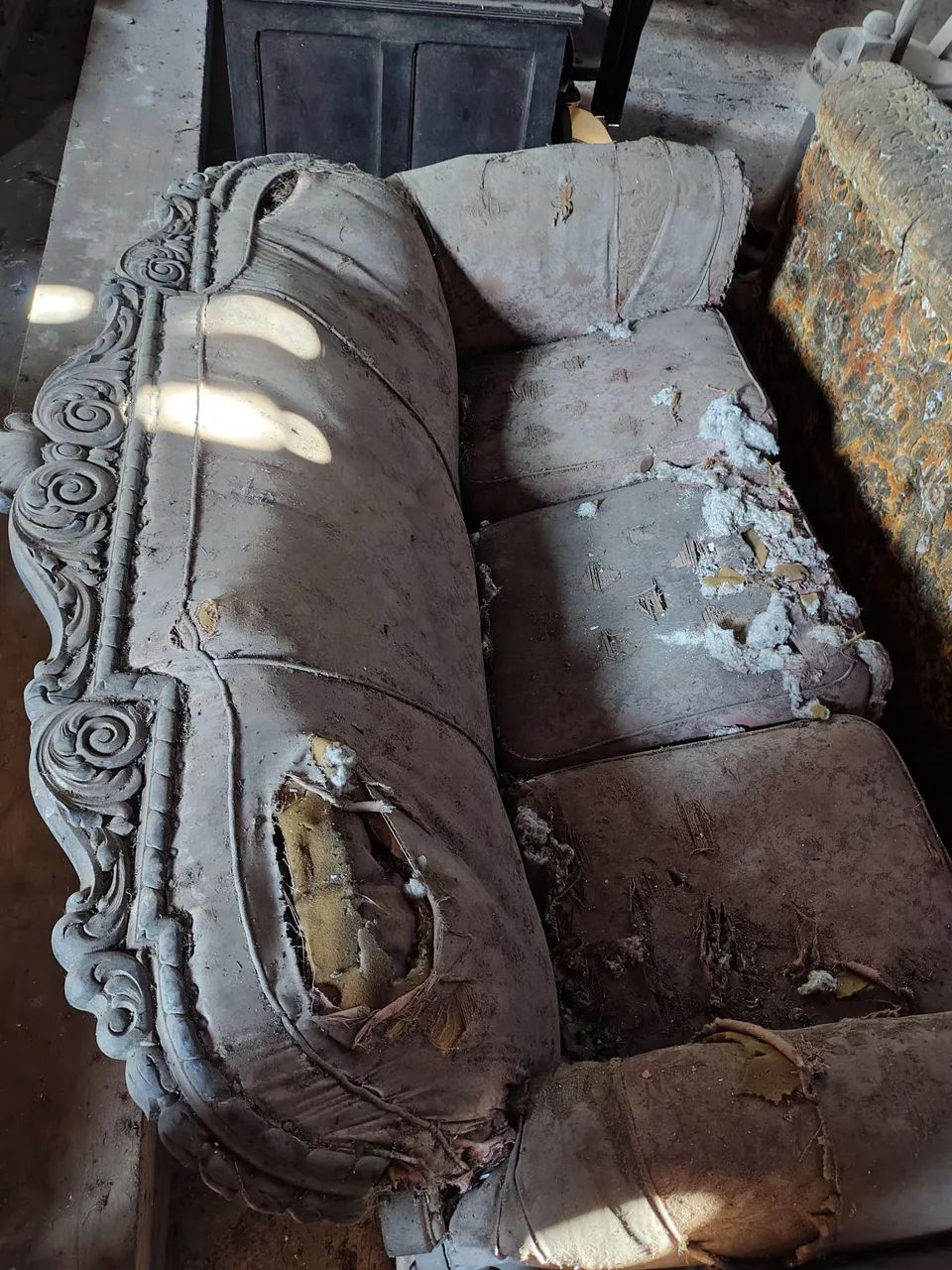 Conjunto de Sofás e Poltronas Antigas - Estrutura em Madeira de Lei para Restauro477339687207587844