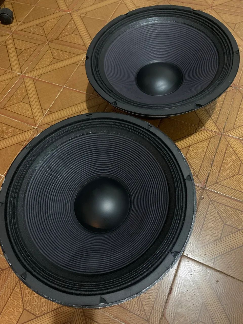 Vendo par de auto falantes 18 polegadas