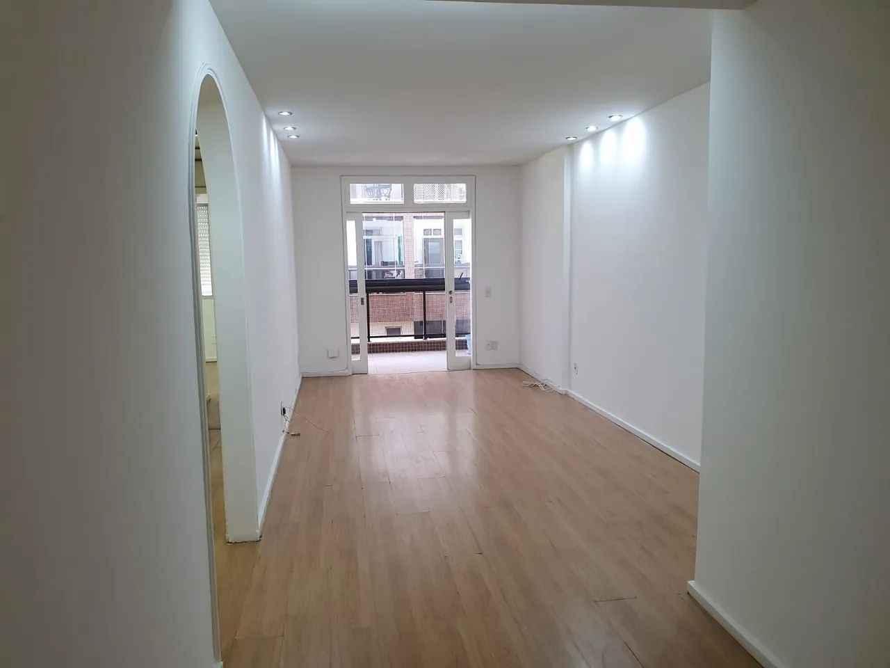 Apto Centro, amplo, sol, reformado, Av. Roberto Silveira, excelente preço  - Petrópolis -  - Foto 4