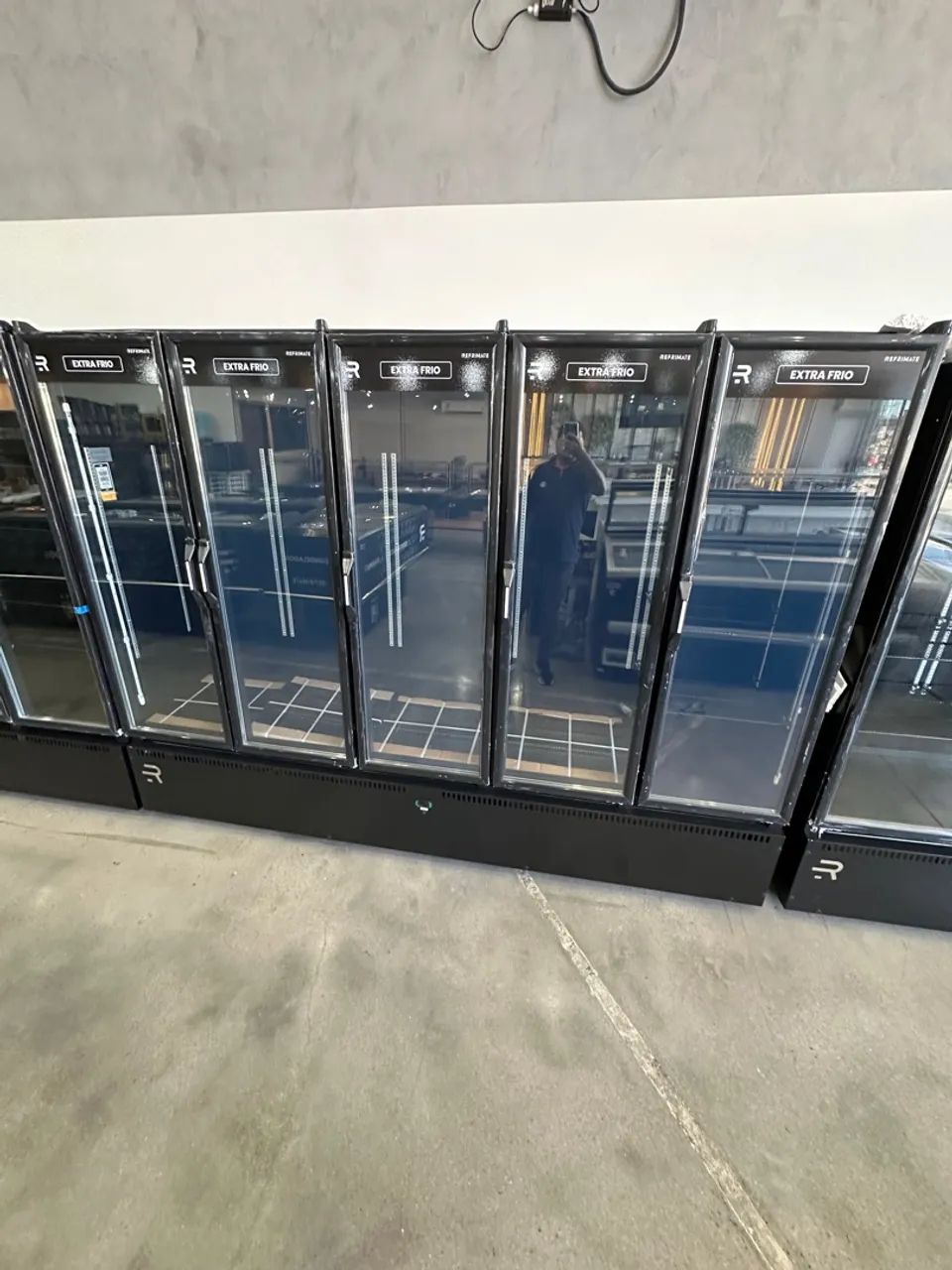 Auto Seriviço 5 portas extra frio cervejeira 1630 litros - refrimate 