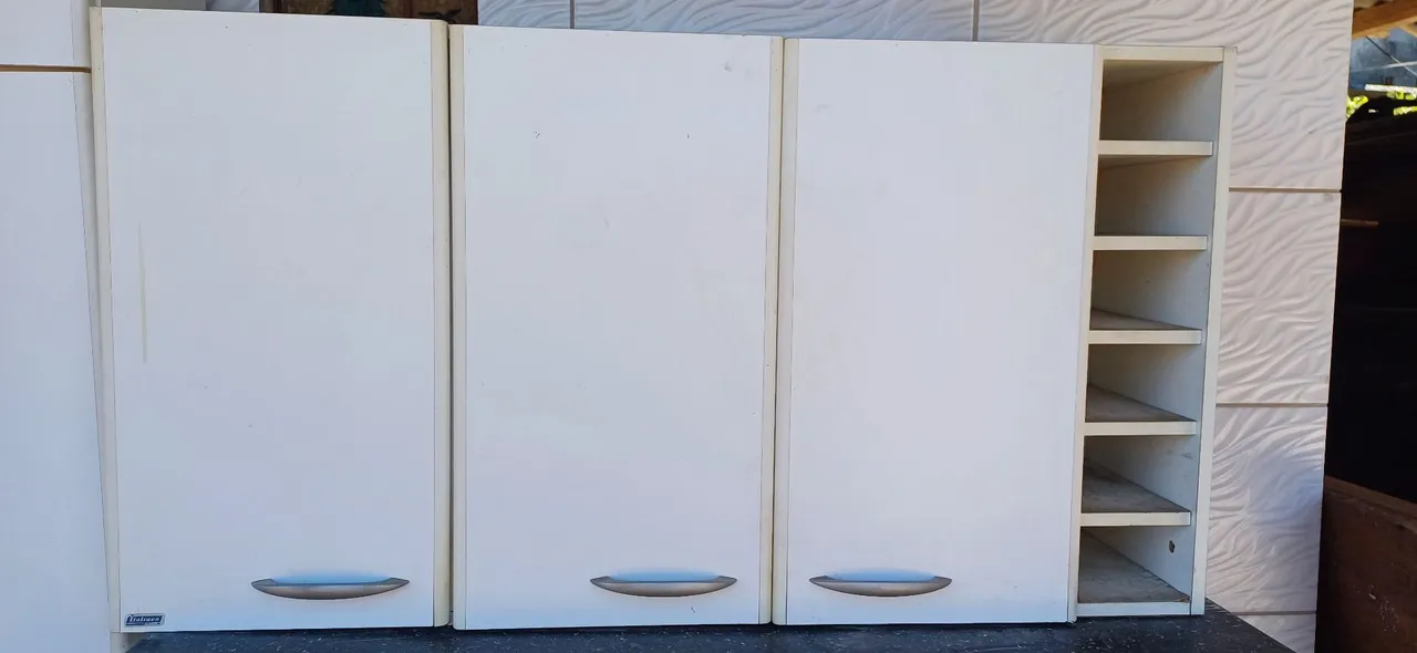 Armário de Parede 3 Portas com Nicho