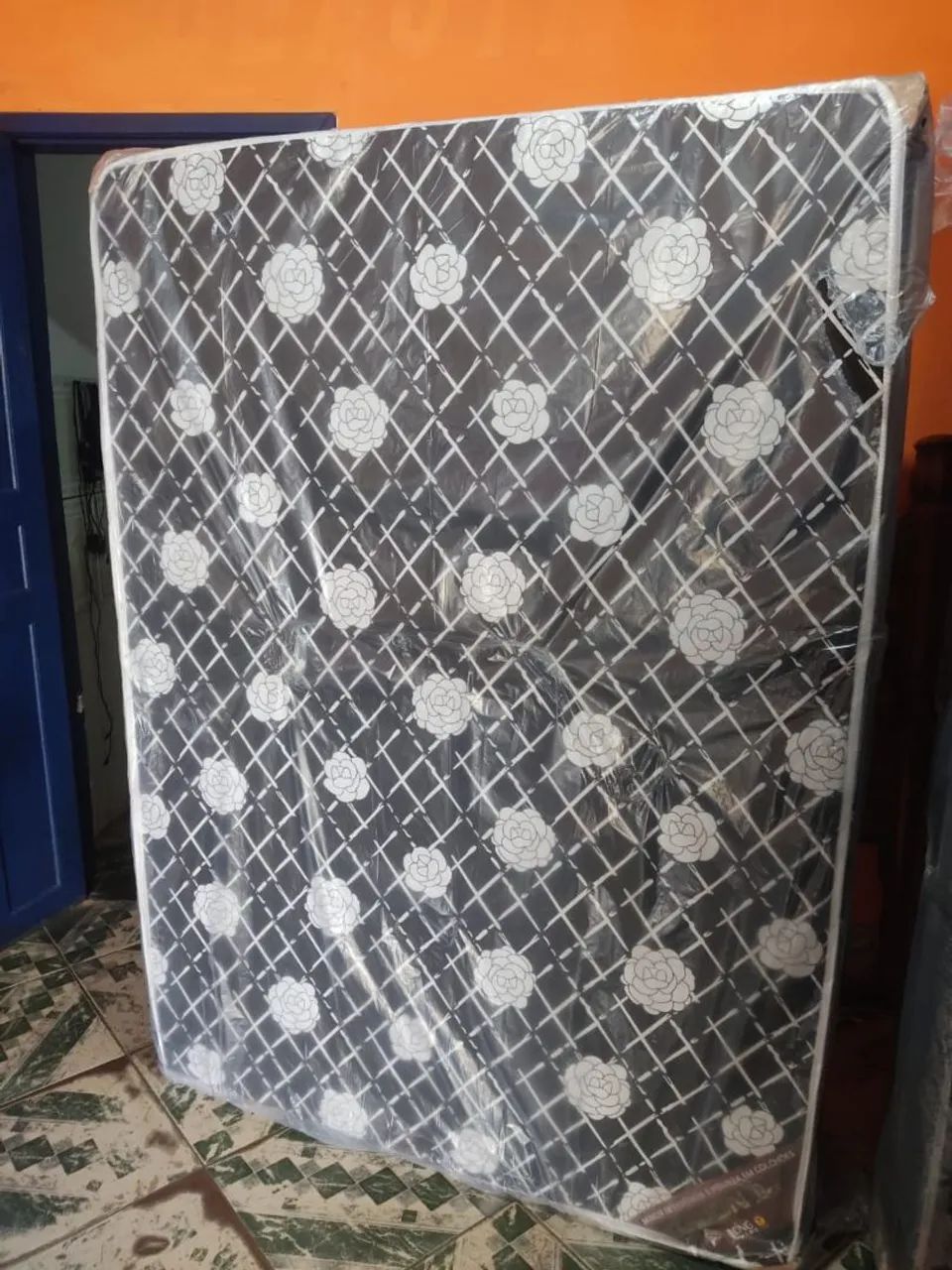 VENDO CAMA BOX - Casal e Solteiro! 