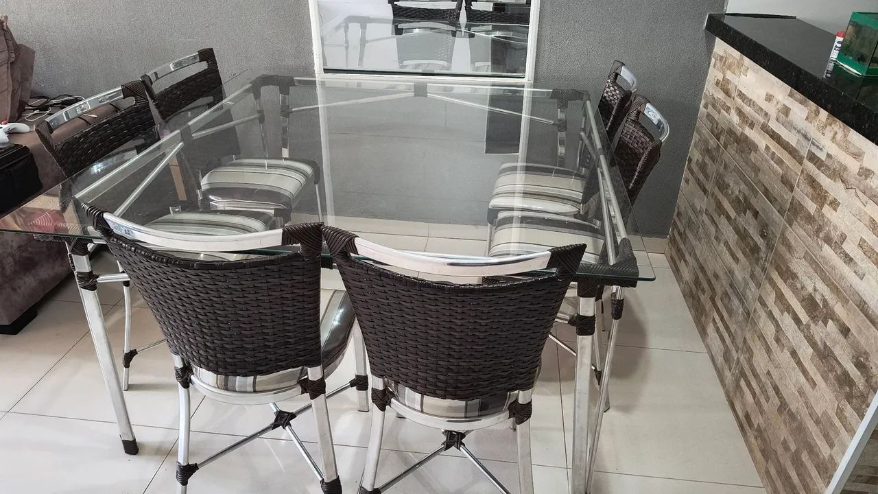 Mesa de Jantar de Vidro com Cadeiras