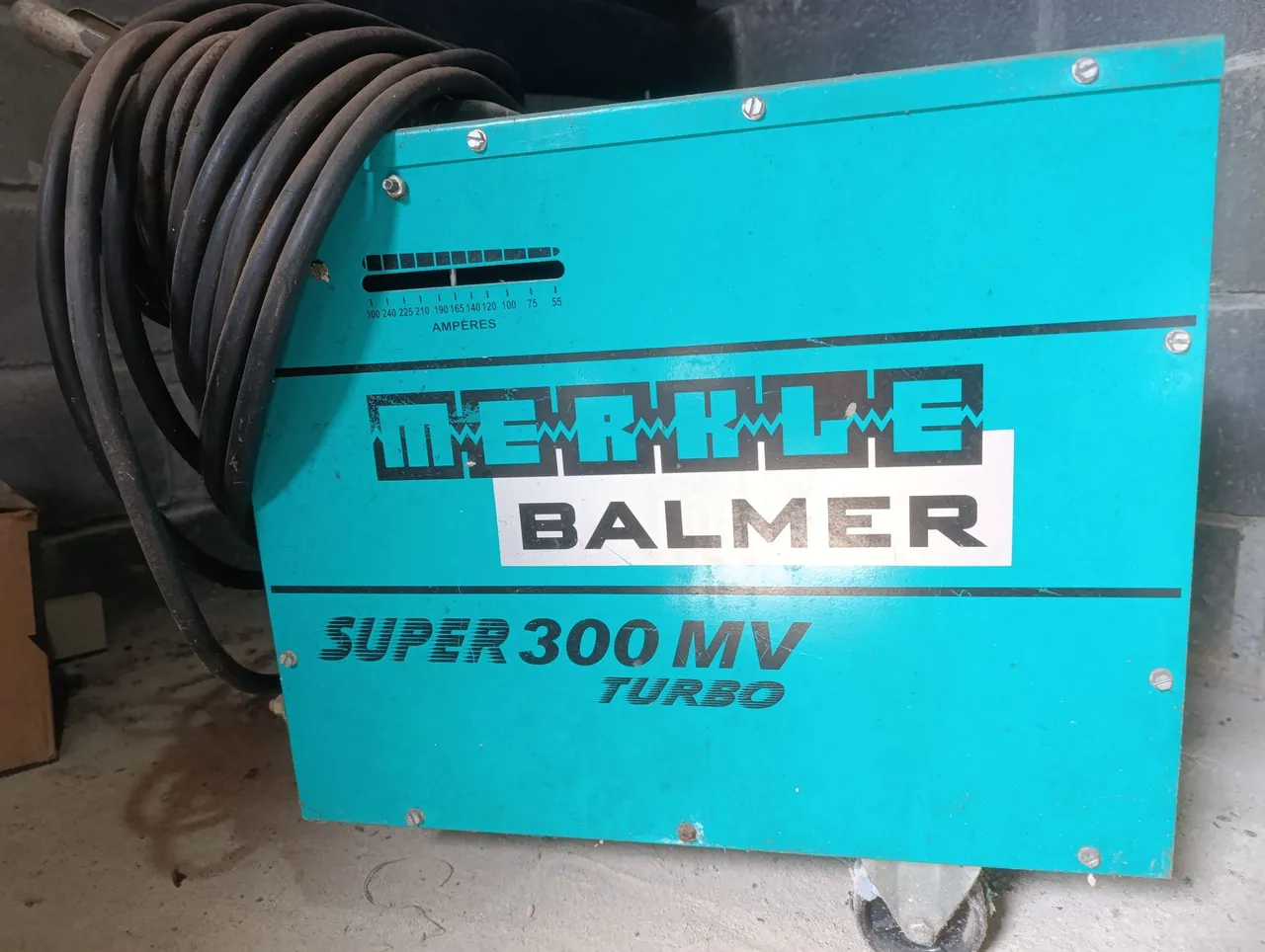 Máquina e retificado de solda