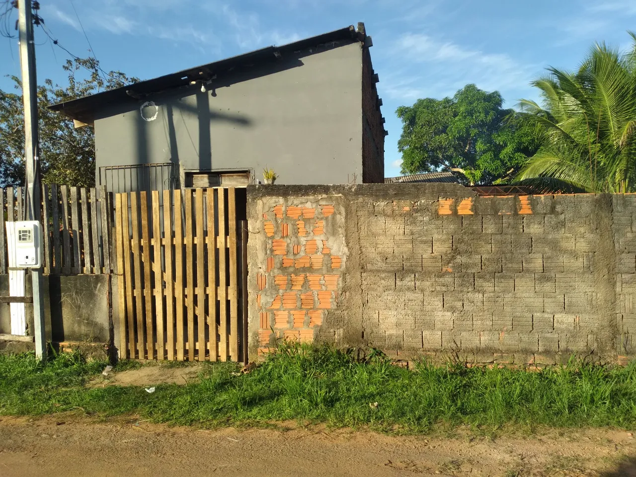 Uma casa a venda não aceito troca,.casa próximo à supermercado, quadras de esportes