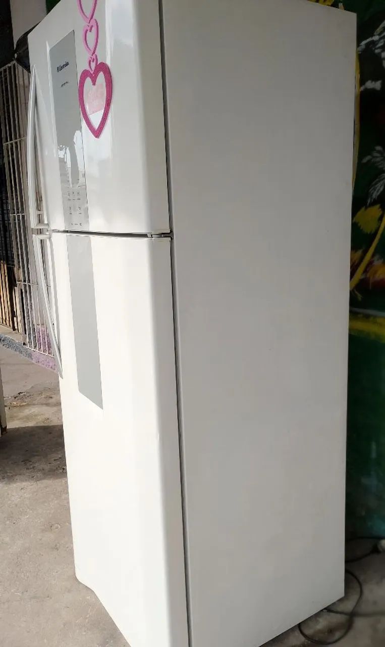 Vendo uma geladeira Eletrolux Frost Free DF80  - Foto 3