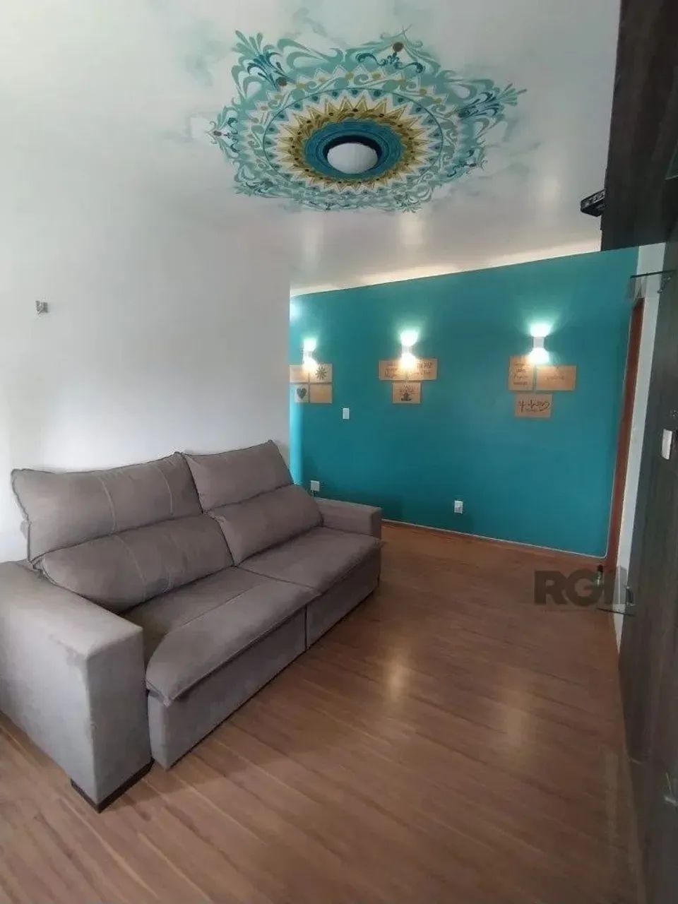 Libertas Imobiliária aluga!Ótimo apartamento no Sarandi, de frente, de 2 dormitórios. Poss