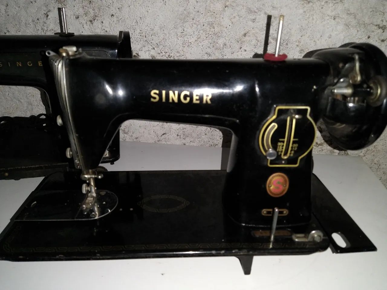 Lote 2 máquina de costura Singer  - Foto 5