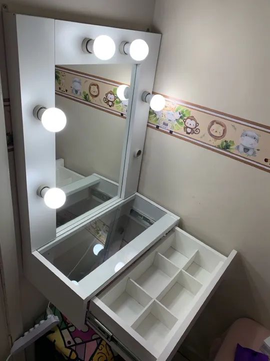 Penteadeira com Espelho Iluminado e Gavetas
