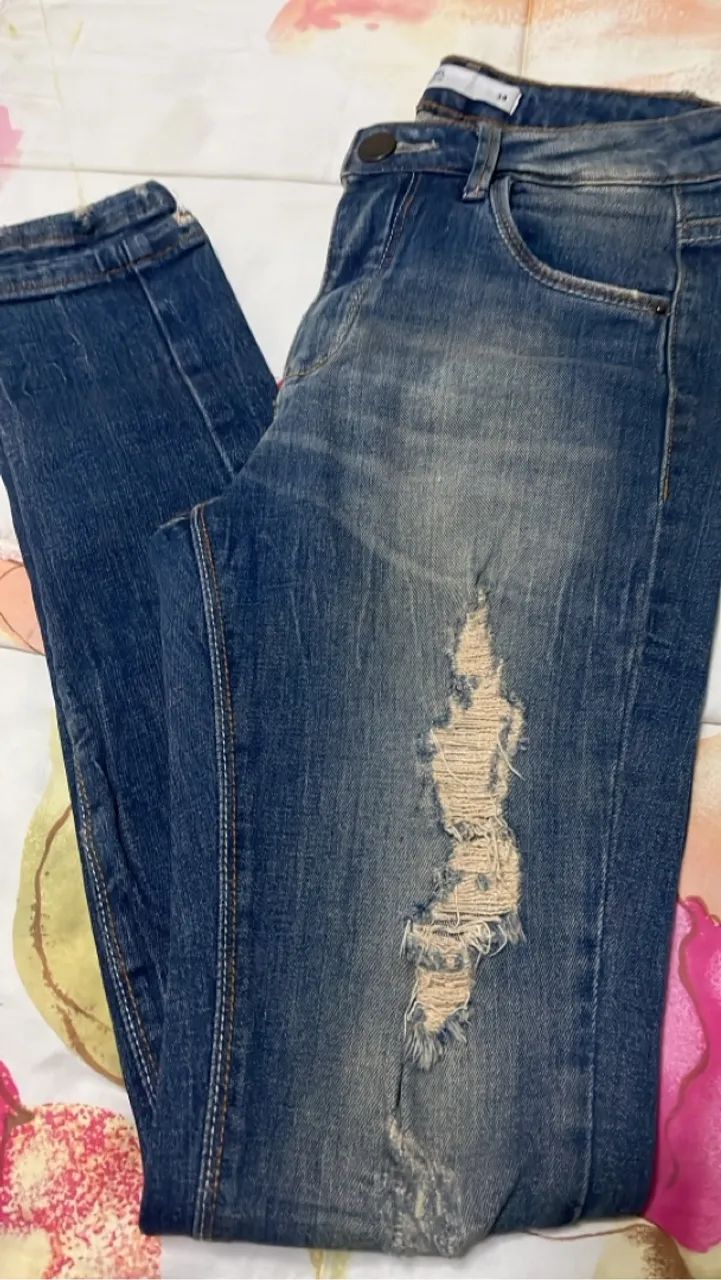 Calça jeans Destroyed Renner.