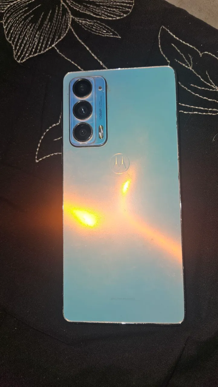 Moto edge 20 pro tela trincada