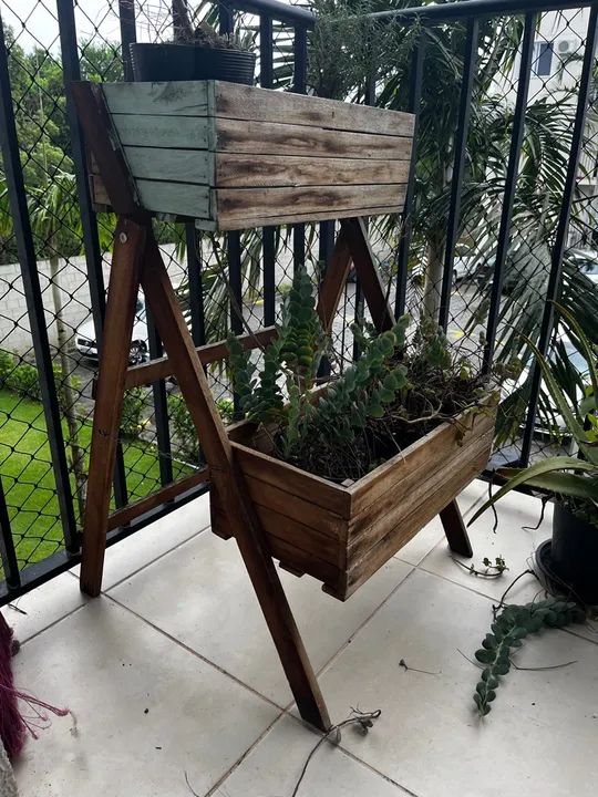 Suporte de Madeira para Plantas