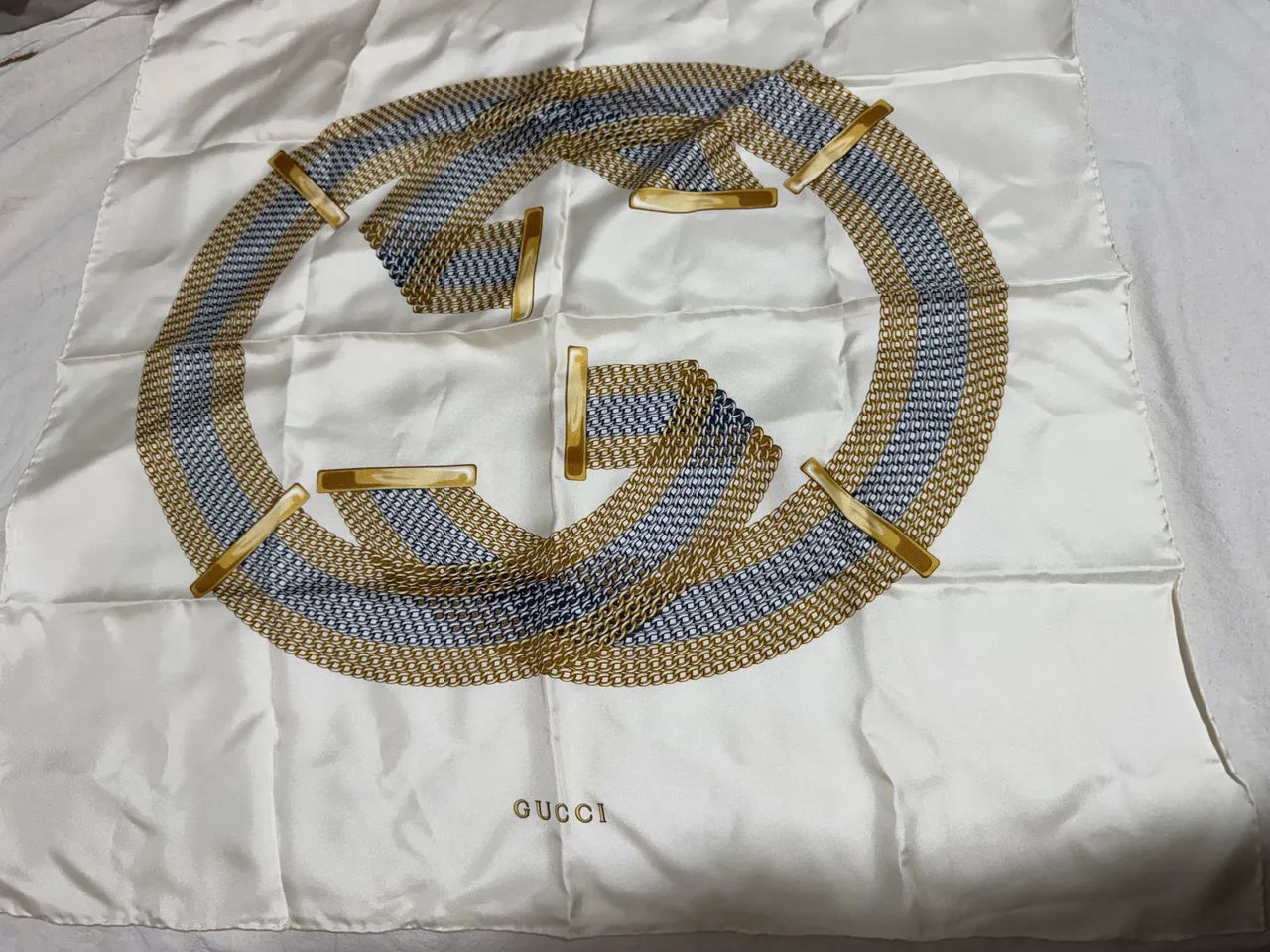 Lenço de seda Gucci novo 