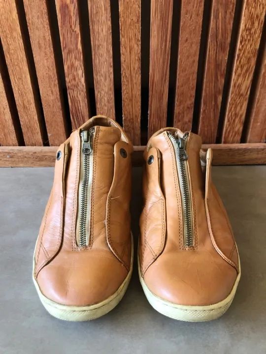 Tênis de Couro Marrom Colcci