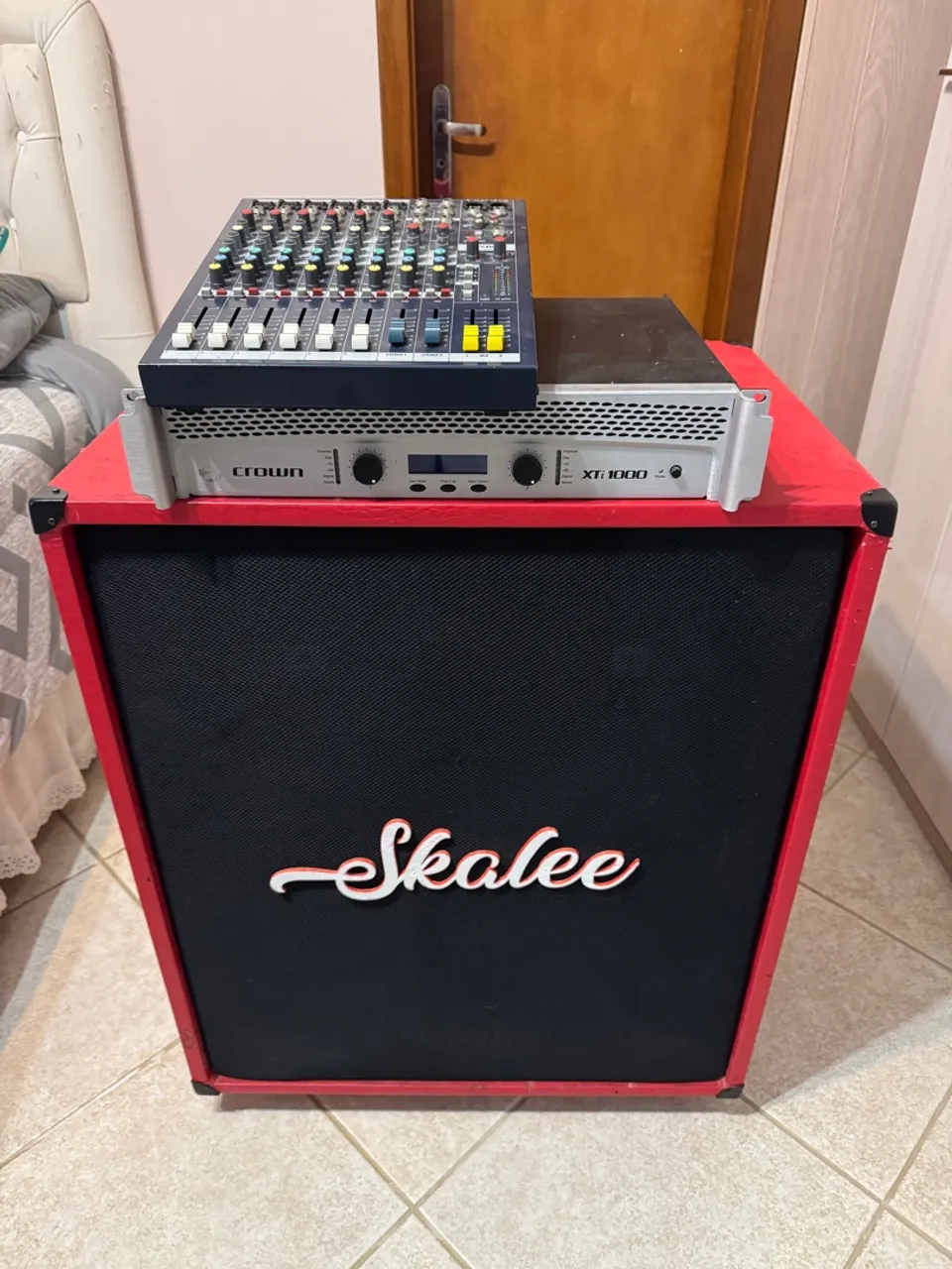 Caixa de Som SKALEE com Amplificador e Mesa de Som