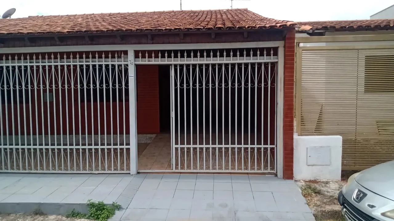 Imóvel para venda possui 220 metros quadrados com 4 quartos