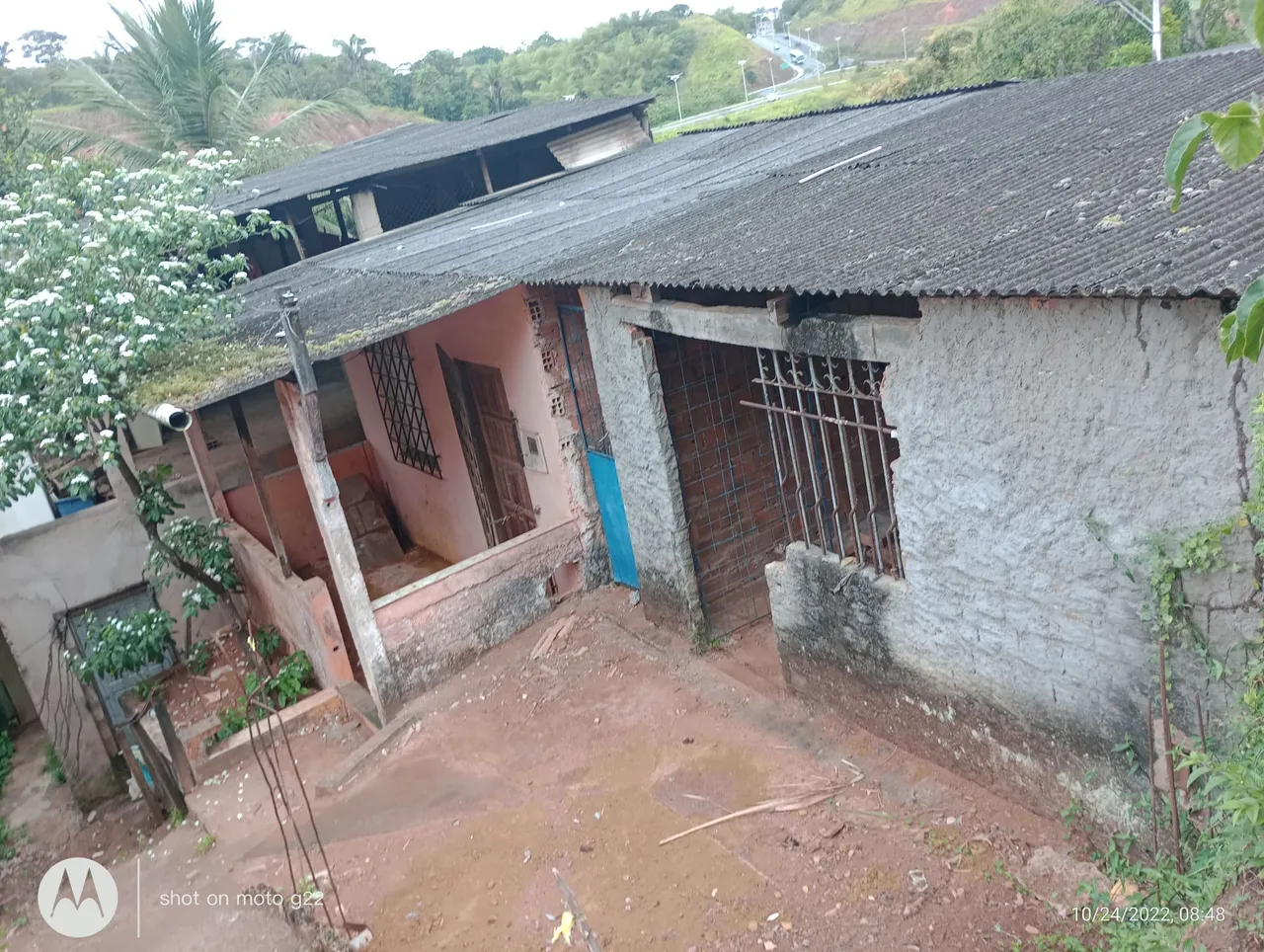 Vende-se esse terreno