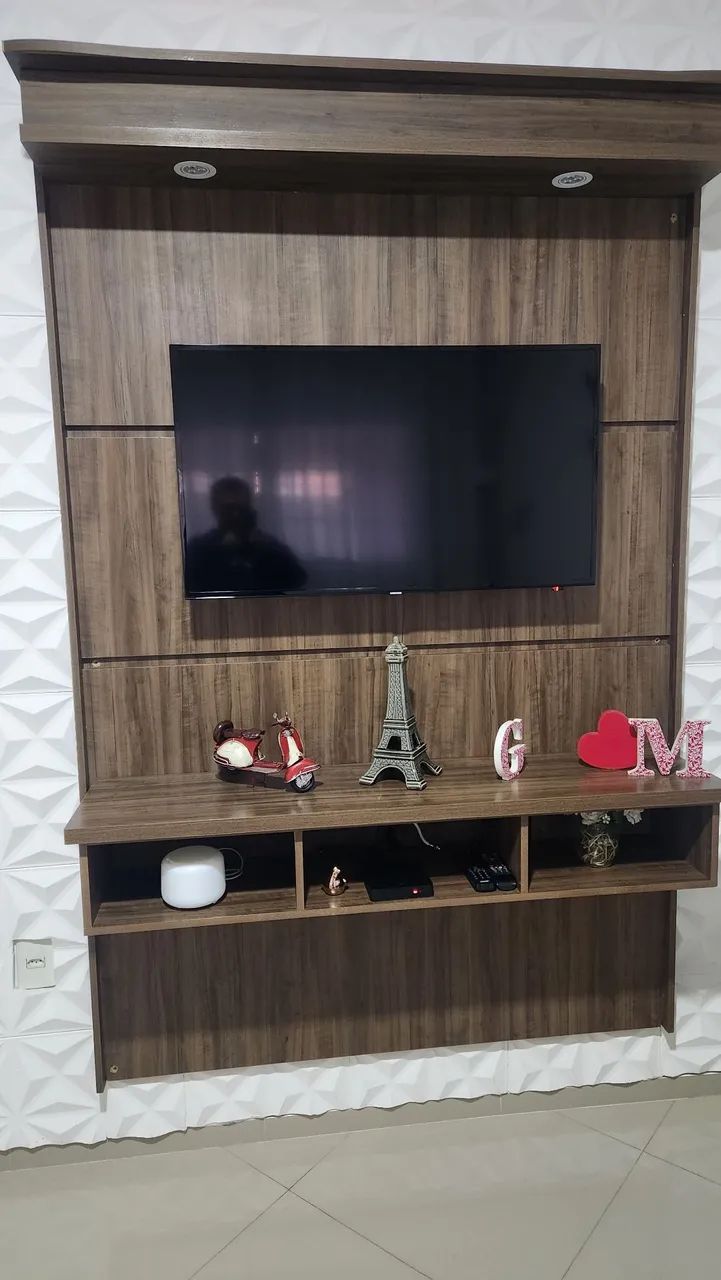 Painel para TV com Rack Amadeirado