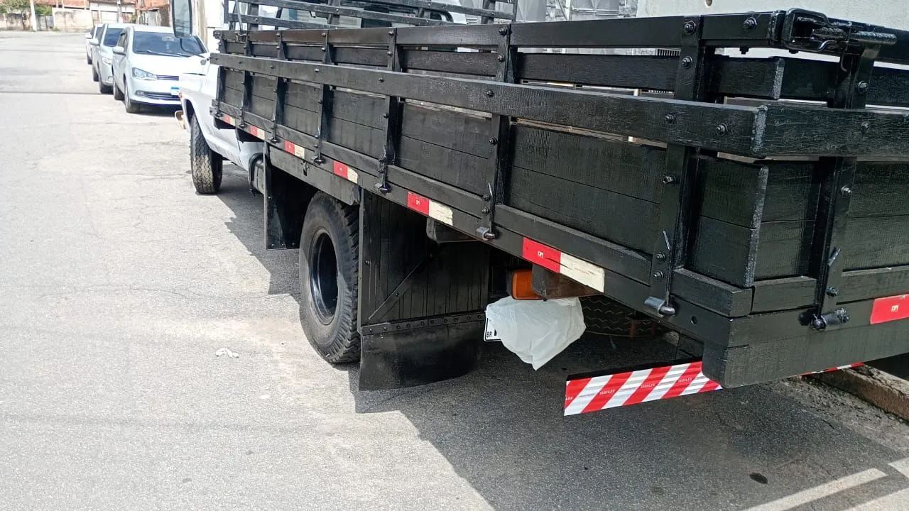 Caminhão F4000 pronto para trabalhar - Foto 4