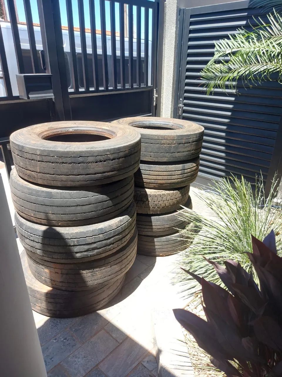 PNEUS  235x75 R17,5  E  215x75 R17,5 - Foto 2