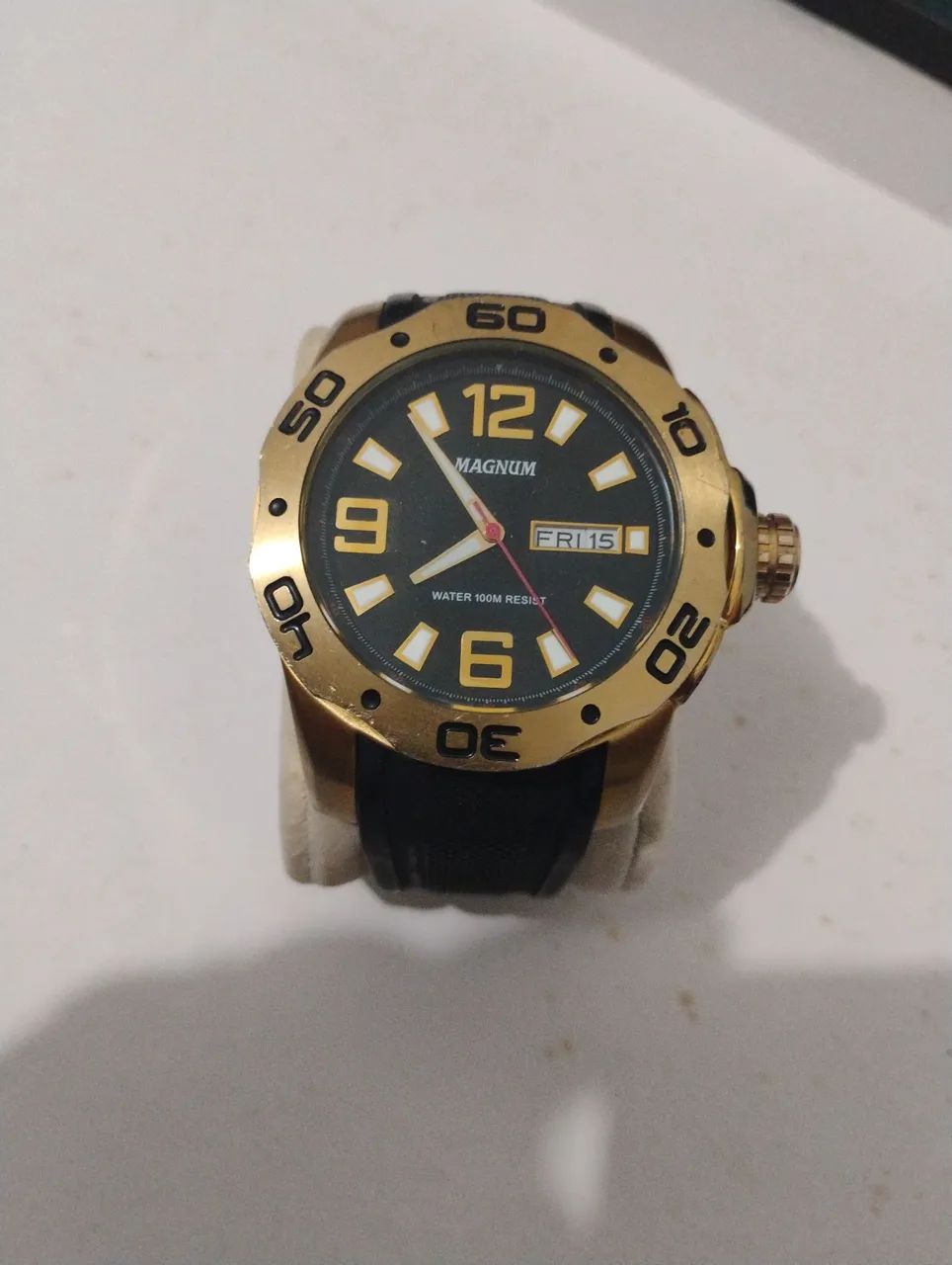 Relógio Magno em aço aprova dágua 