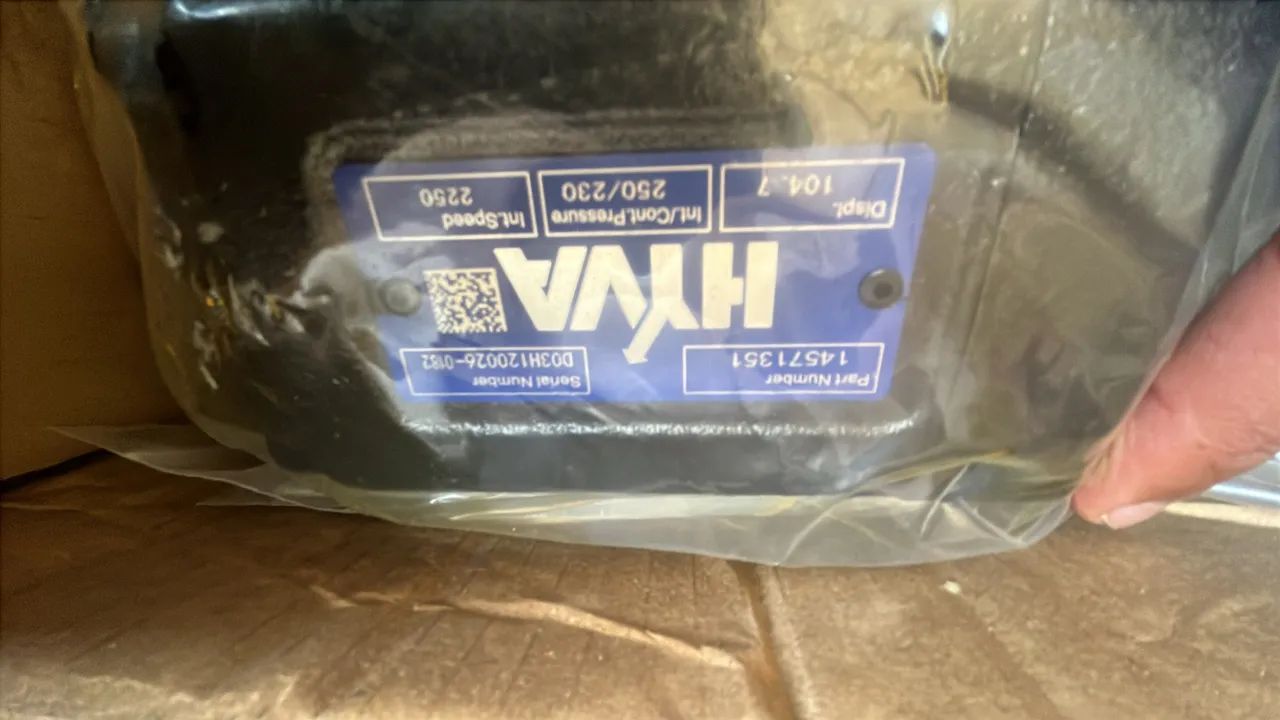 Bomba Hidráulica HYVA 14571351 (105cc)