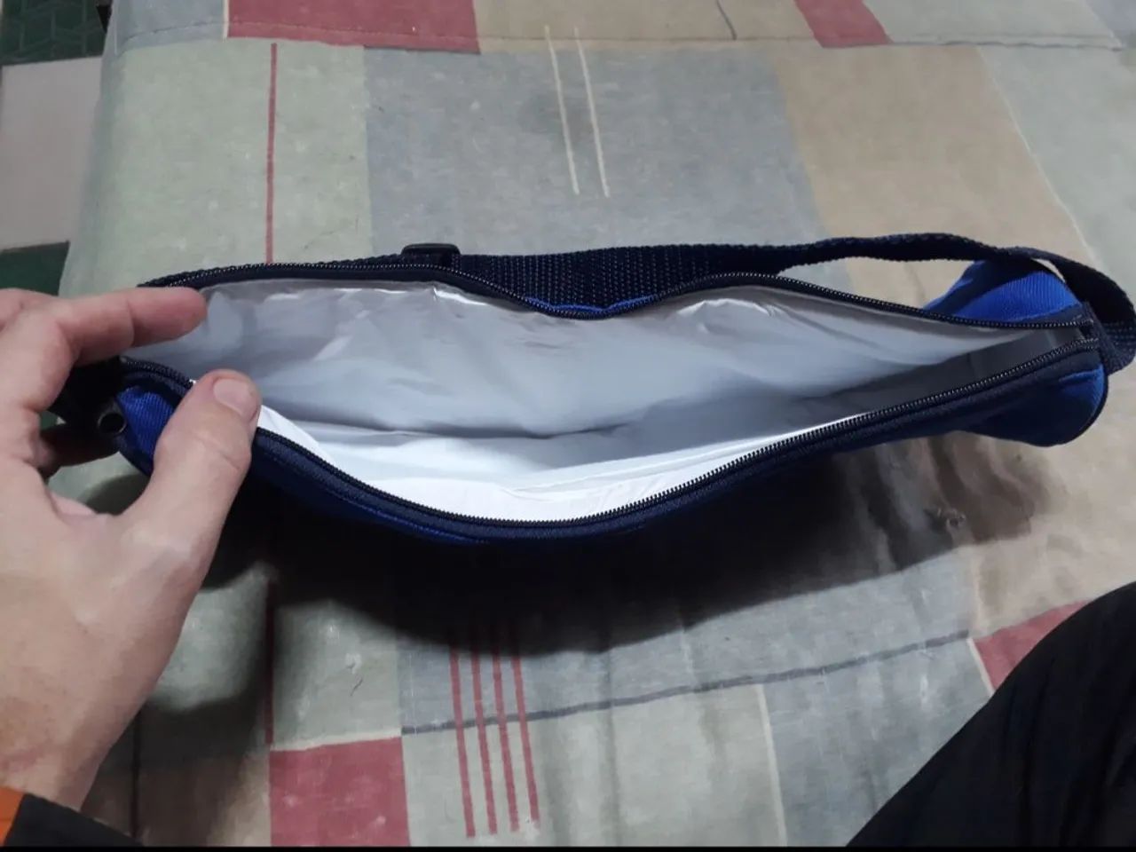 Necessaire bolsa térmica comemorativa PHILIP MORRIS BRASIL com alça! (NOVA) 35 cm<br> - Foto 4