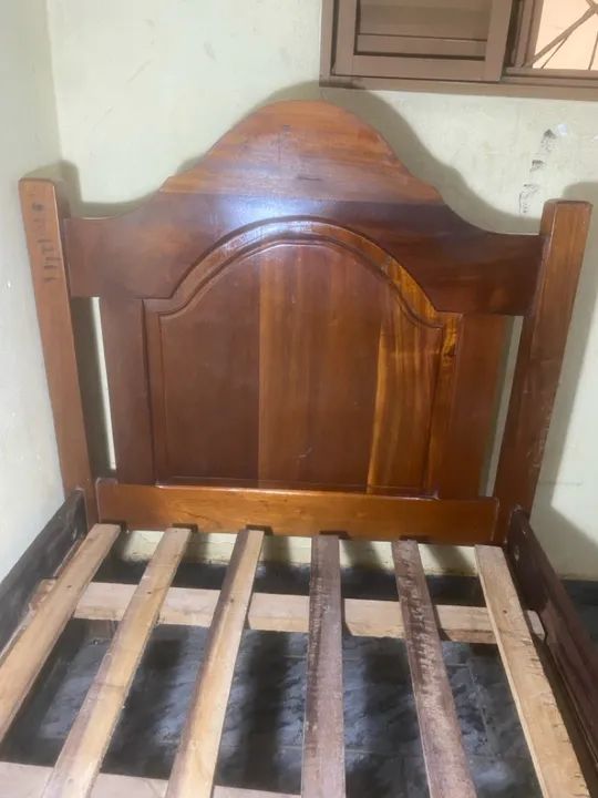 CAMA DE SOLTEIRO EM MADEIRA MACIÇA - Foto 3