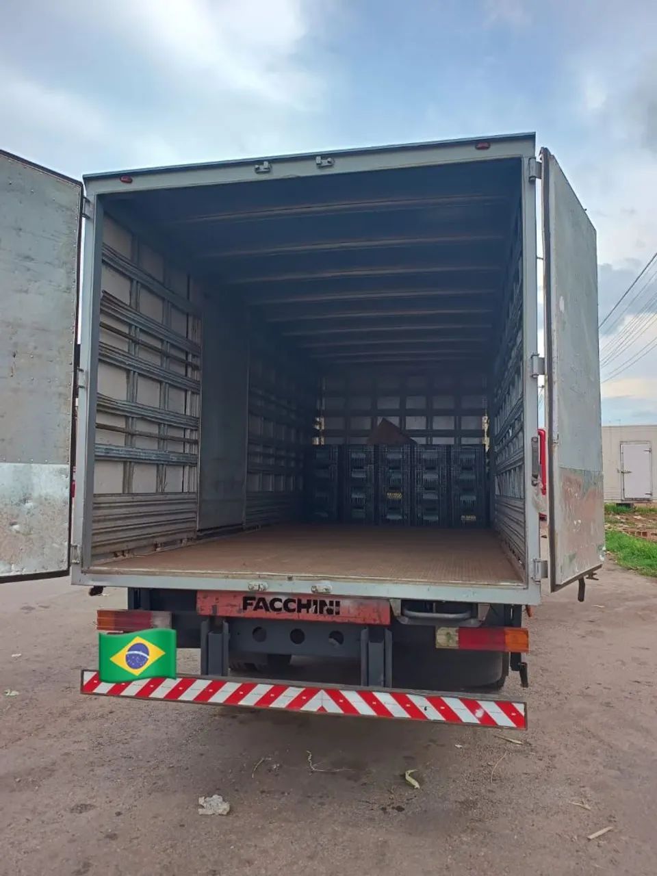 Acello 1016 2017 baú 32m3 único dono. Motor OM 924. 4.8l, 156 cv  cambio de 5 machas.  - Foto 3