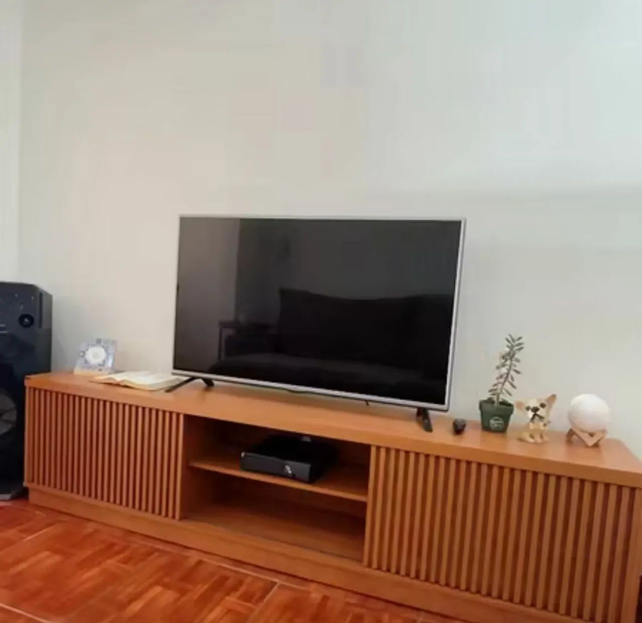 Rack Arezzo 2,20m para TV até 75? com portas de correr pronta entrega  - Foto 4