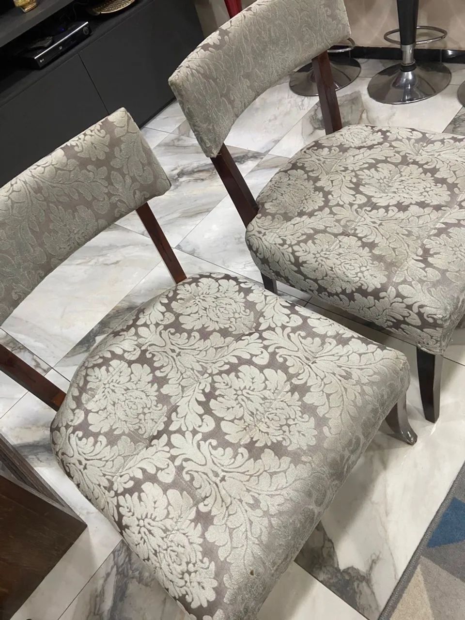 Poltrona semi nova em ótimo estado valor 400 reais  as duas  - Foto 4