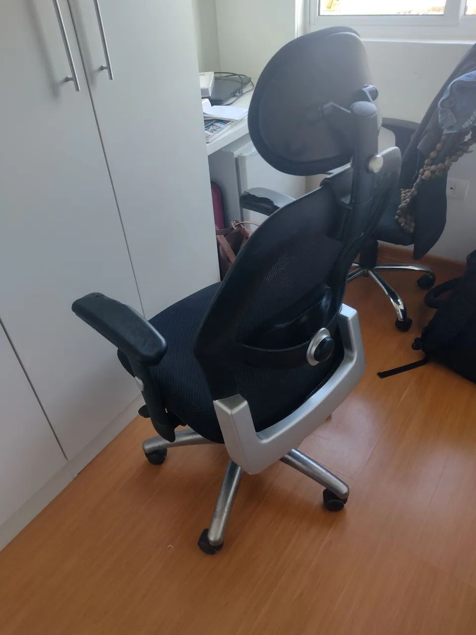 Cadeira de Escritório Giratória com Encosto Ajustável