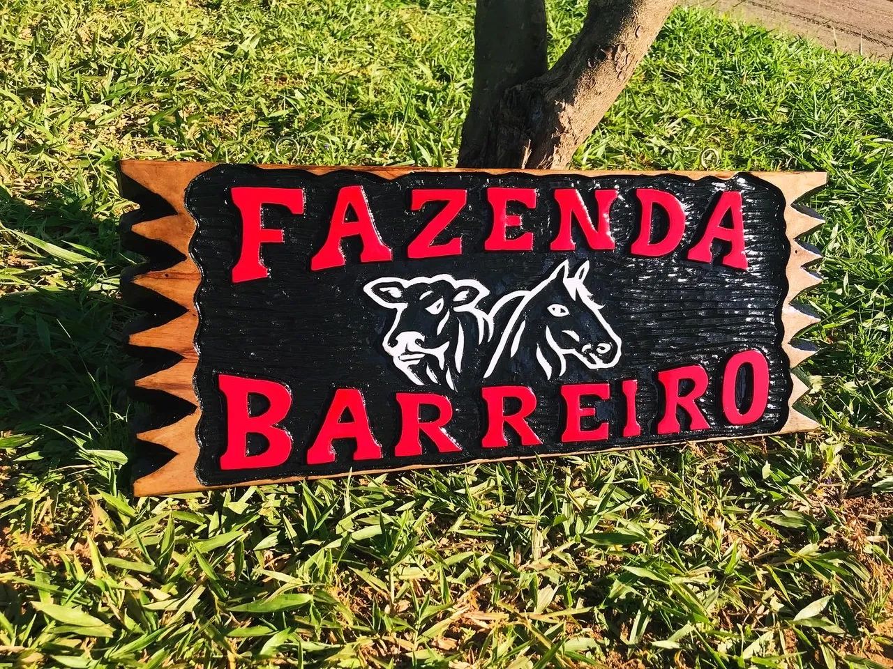 Placa entalhada em madeira  - Foto 2