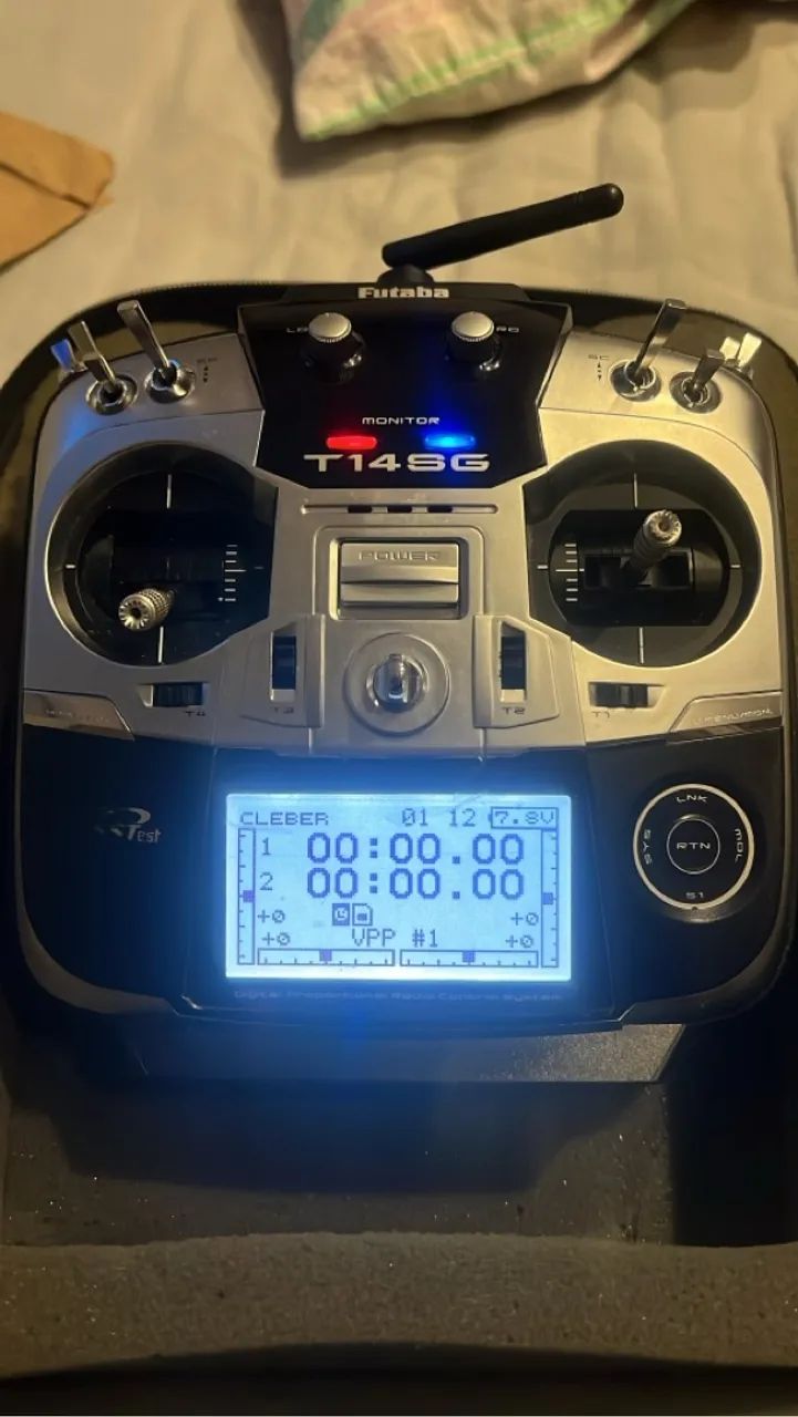 Controle Remoto Futaba T148G - Foto 2