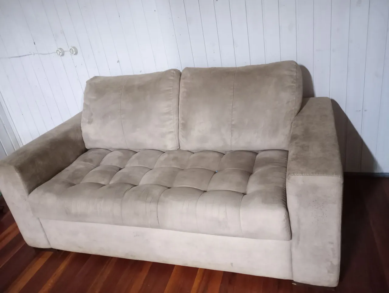 Sofá 2 Lugares Bege Confortável e Elegante