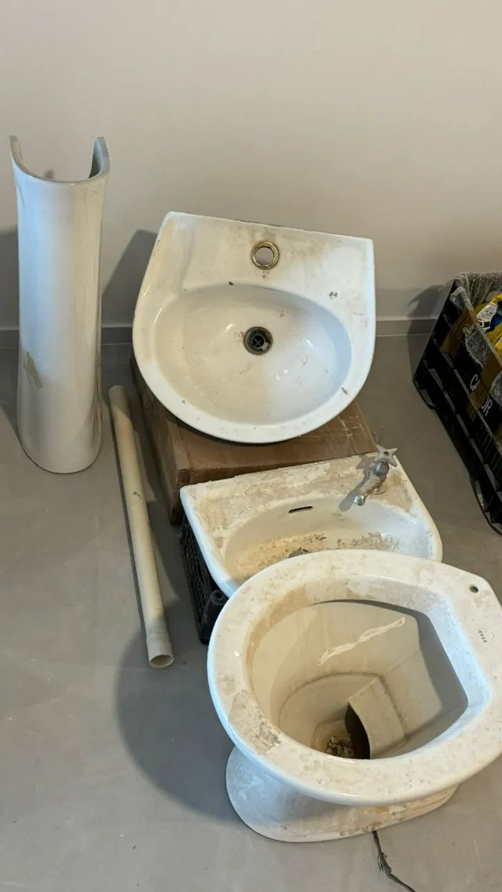 KIT: PIA COM COLUNA + PIA SUSPENSA + VASO SANITÁRIO BRANCOS - Foto 2