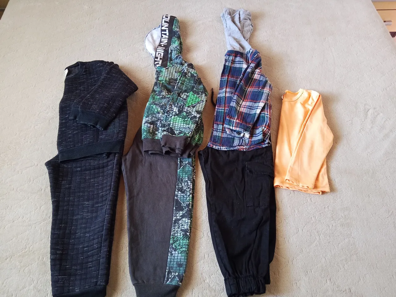 Conjunto de roupas infantis - 4 peças