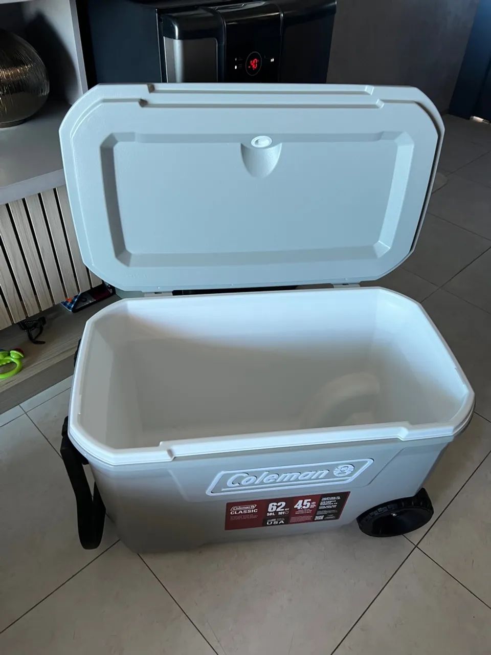 [Novo/lacrado] Cooler Coleman 62QT cinza com Rodas - Foto 6