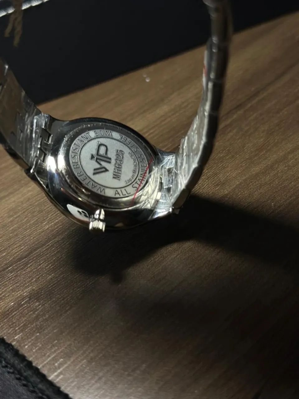 RELOGIO VIP SAPHILITE QUARTZ MH 6325 PRATA FUNDO BRANCO E TESTURA - Foto 5