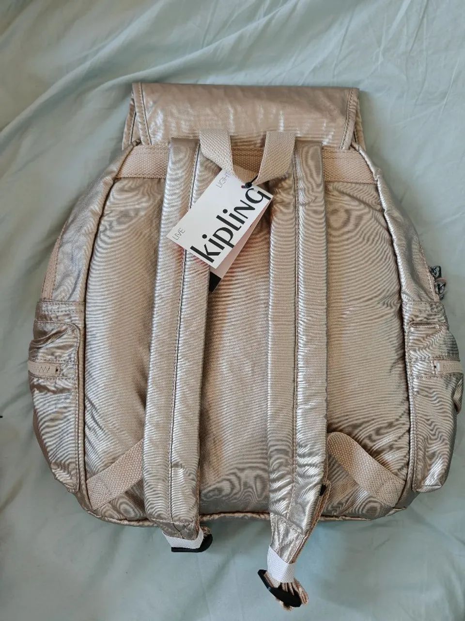 Mochila Kipling Dourada 20 litros  - Foto 2